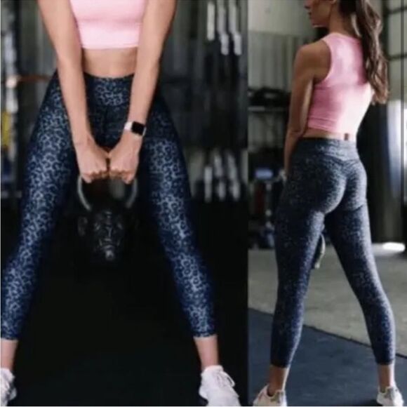 Zyia animal print scrunch leggings - Picture 3 of 9